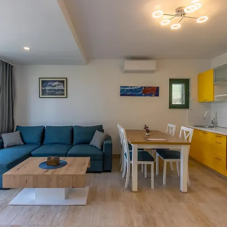 Beachside House Lara - Happy