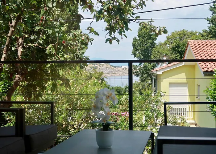 Apartman Beachside House Lara - Happy Omisalj