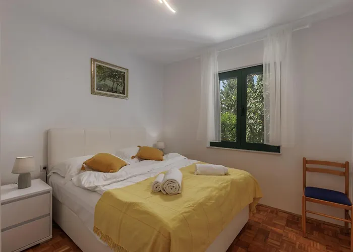 Beachside House Lara - Happy * Omisalj