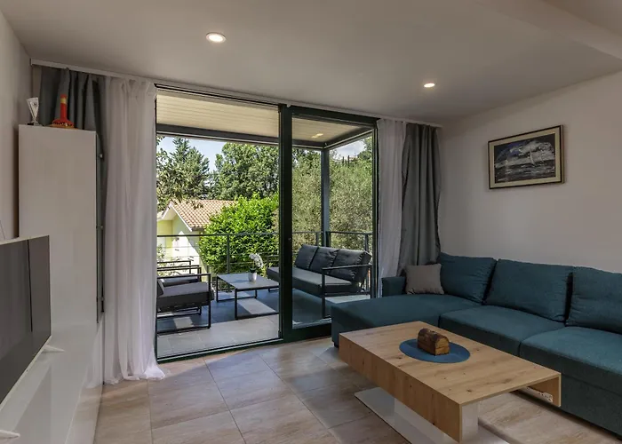 Apartman Beachside House Lara - Happy Omisalj