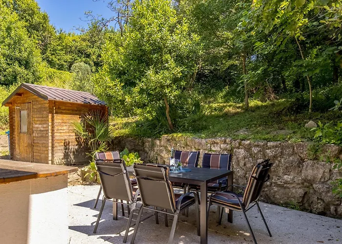 Beachside House Lara - Happy Omisalj