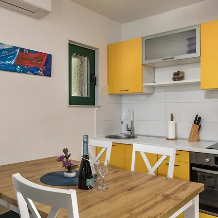 Beachside House Lara - Happy Apartmán